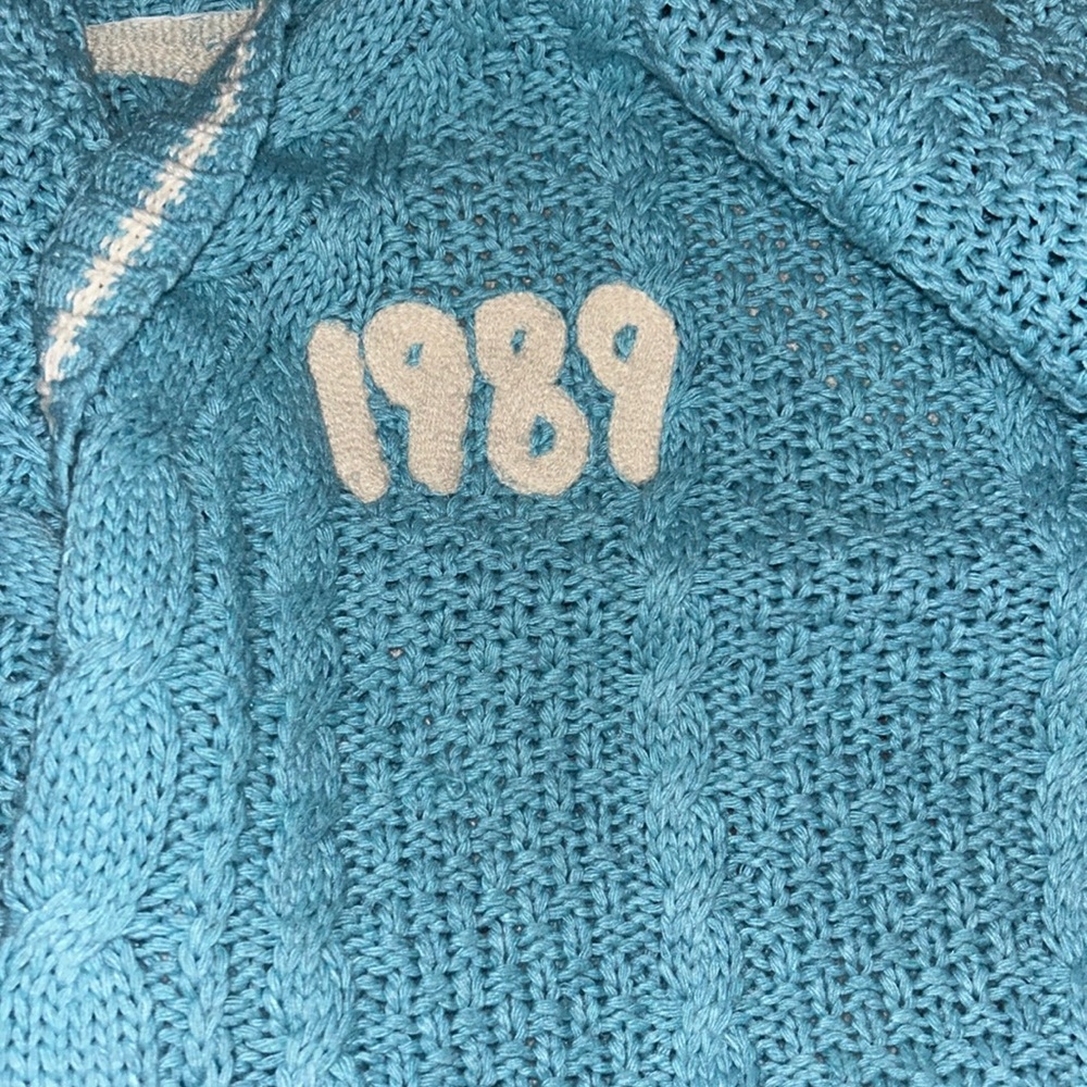 TAYLOR SWIFT 1989 CARDIGAN